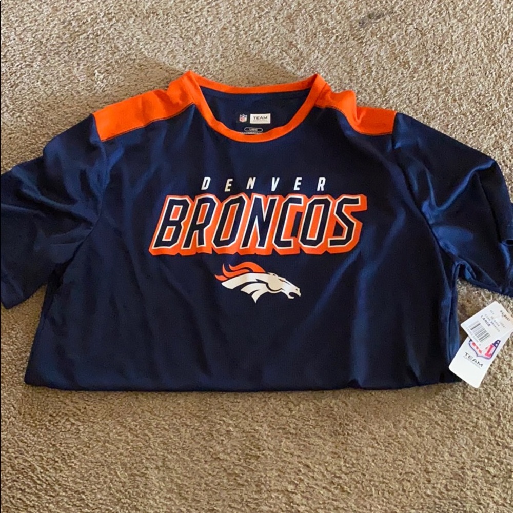 NWT Men’s Denver Broncos shirt
